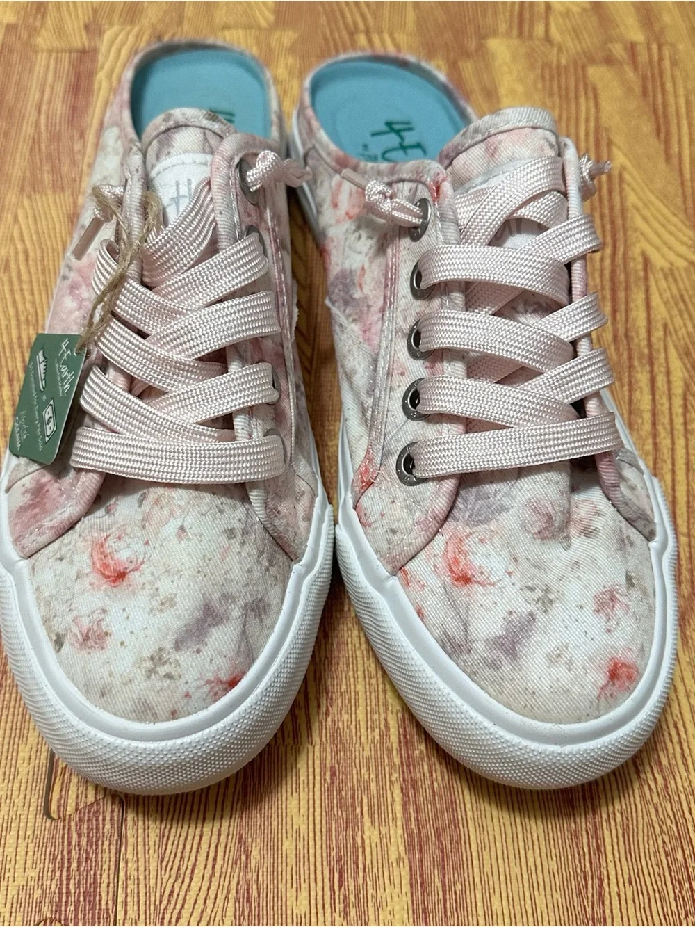Women's Floral Canvas Slip-On Sneakers - Pink